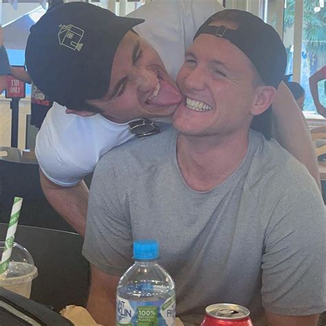 chris olsen gay|Chris Olsen Reveals Relationship Status After Ryan Trainor PDA。